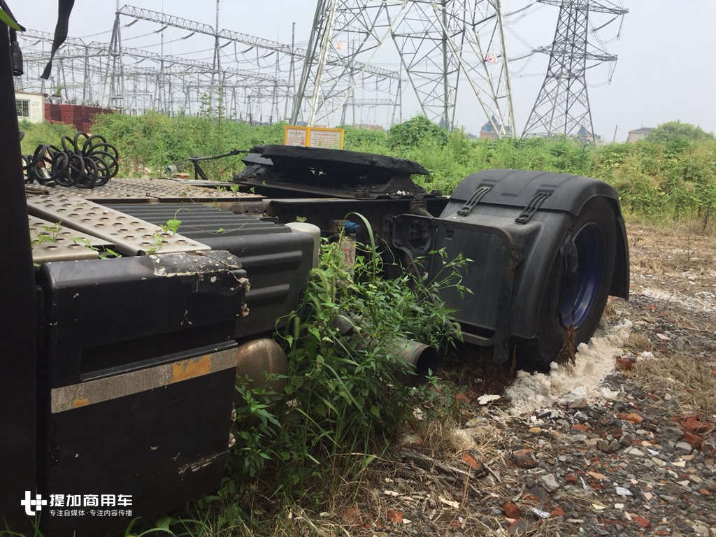 静待报废的雷诺马格农卡车实拍，车况良好，据说是国内最后一辆 - 第13张