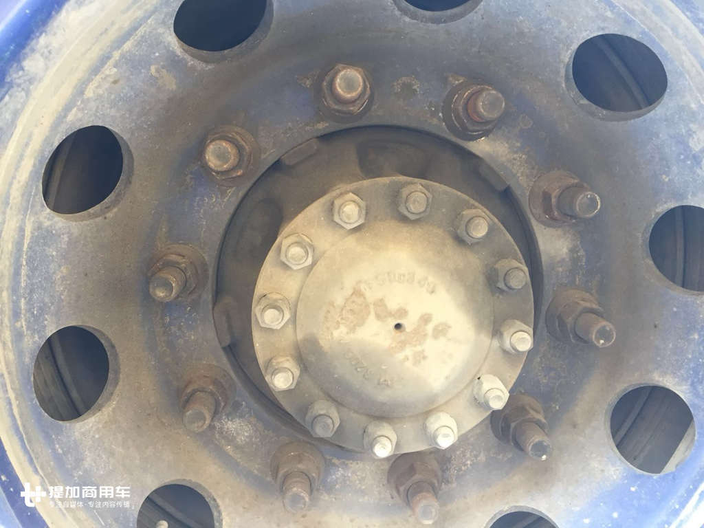 静待报废的雷诺马格农卡车实拍，车况良好，据说是国内最后一辆 - 第21张