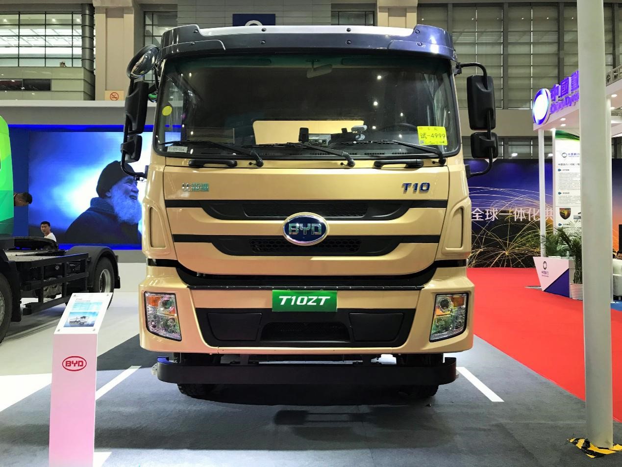 T10ZT电动渣土车和Q1电动牵引车领衔，比亚迪商用车亮相深圳物博会 - 第2张