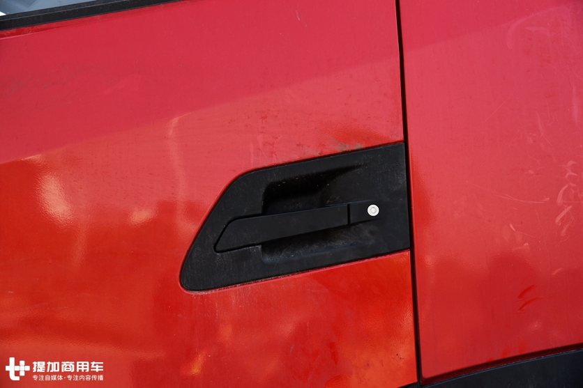 平地板大卧铺,全新仪表台,正在测试的换代东风天龙重卡提前看 - 第9张 - 提加商用车网 平地板大卧铺,全新仪表台,正在测试的换代东风天龙重卡提前看 - 第9张