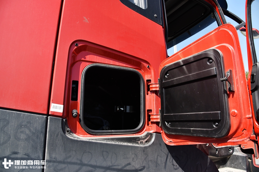 平地板大卧铺,全新仪表台,正在测试的换代东风天龙重卡提前看 - 第10张 - 提加商用车网 平地板大卧铺,全新仪表台,正在测试的换代东风天龙重卡提前看 - 第10张