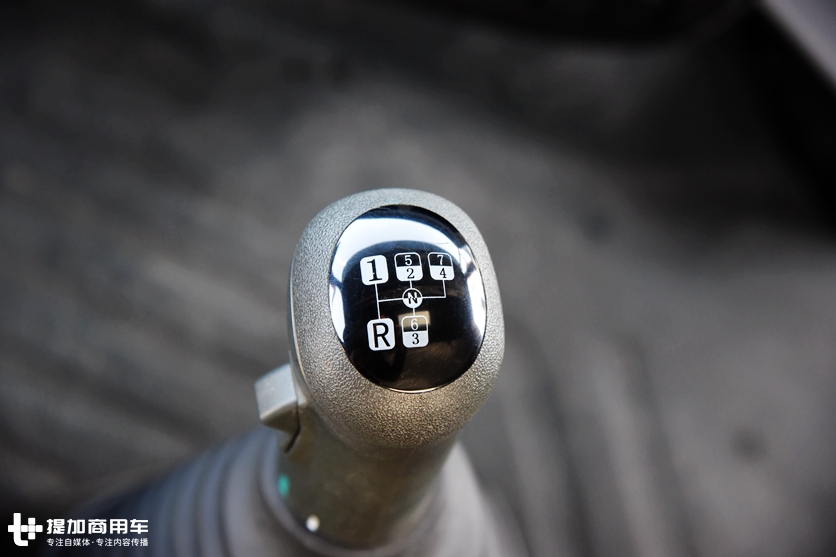 平地板大卧铺,全新仪表台,正在测试的换代东风天龙重卡提前看 - 第13张 - 提加商用车网 平地板大卧铺,全新仪表台,正在测试的换代东风天龙重卡提前看 - 第13张