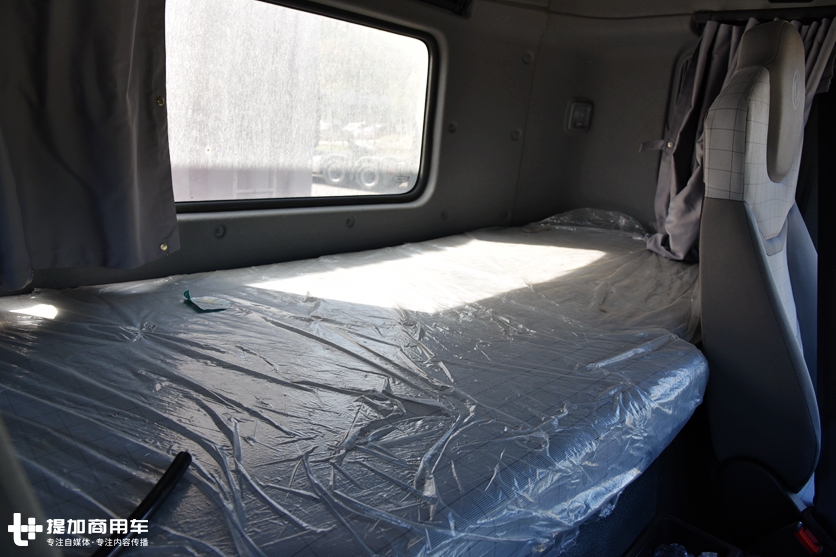 平地板大卧铺,全新仪表台,正在测试的换代东风天龙重卡提前看 - 第22张 - 提加商用车网 平地板大卧铺,全新仪表台,正在测试的换代东风天龙重卡提前看 - 第22张