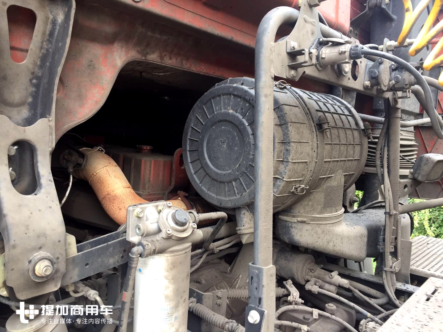 路边偶遇联合U380卡车，大单胎+空气悬架，轻量化做的真到位 - 第3张