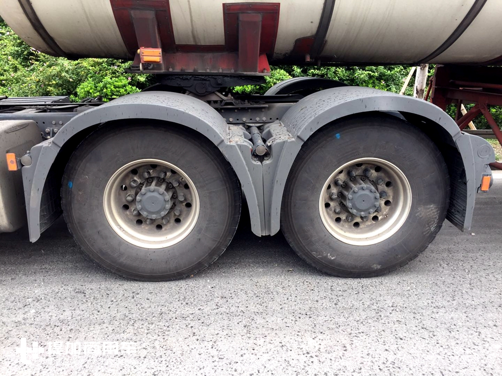 路边偶遇联合U380卡车,大单胎+空气悬架,轻量化做的真到位 - 第8张 - 提加商用车网 路边偶遇联合U380卡车,大单胎+空气悬架,轻量化做的真到位 - 第8张