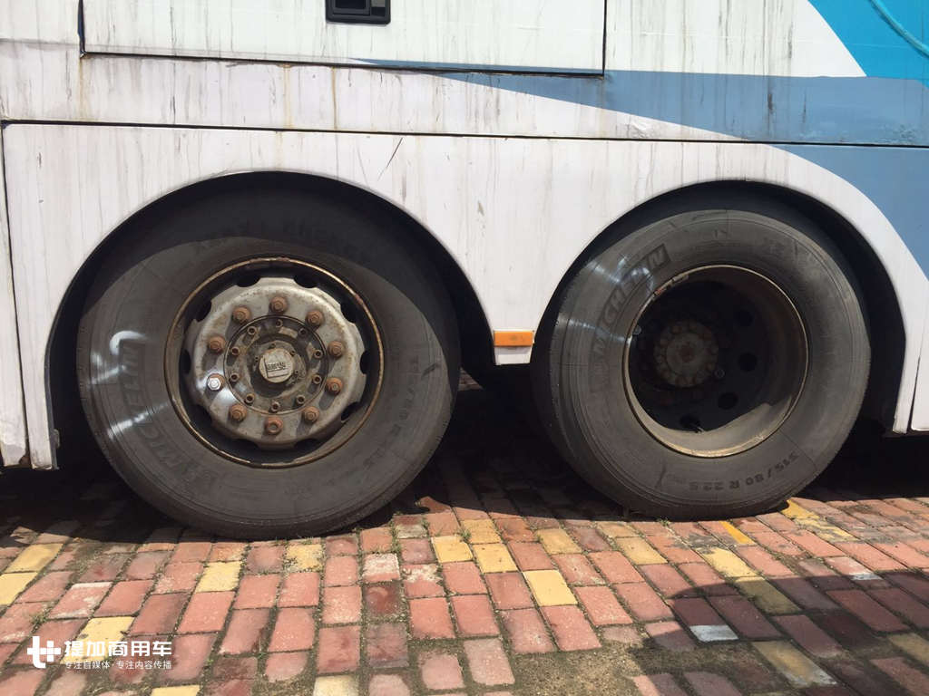 460马力,10多年前就售价200多万,曾经的国产豪华双层大巴实拍 - 第8张 - 提加商用车网 460马力,10多年前就售价200多万,曾经的国产豪华双层大巴实拍 - 第8张