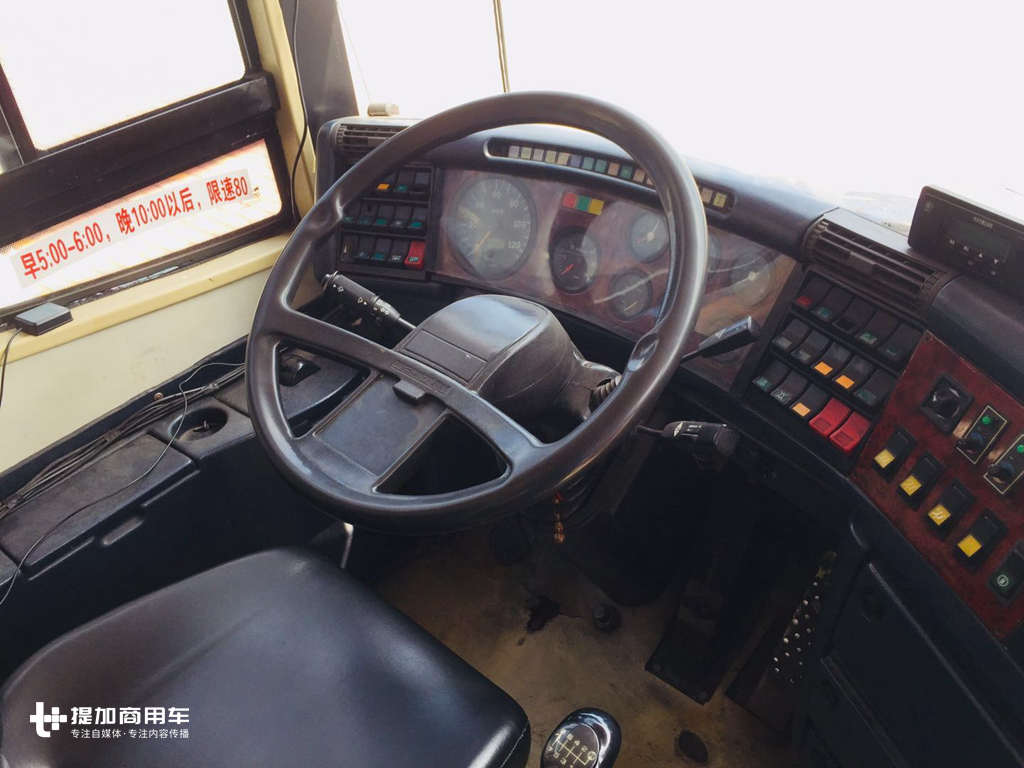 460马力,10多年前就售价200多万,曾经的国产豪华双层大巴实拍 - 第10张 - 提加商用车网 460马力,10多年前就售价200多万,曾经的国产豪华双层大巴实拍 - 第10张