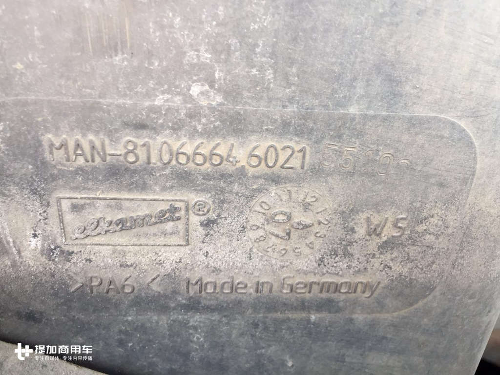 460马力，10多年前就售价200多万，曾经的国产豪华双层大巴实拍 - 第15张