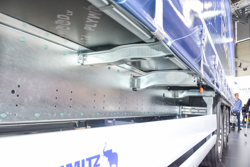 侧帘车自重不到6吨,标配空气悬架和单胎,欧洲与国内挂车区别太大 - 第6张 - 提加商用车网 侧帘车自重不到6吨,标配空气悬架和单胎,欧洲与国内挂车区别太大 - 第6张