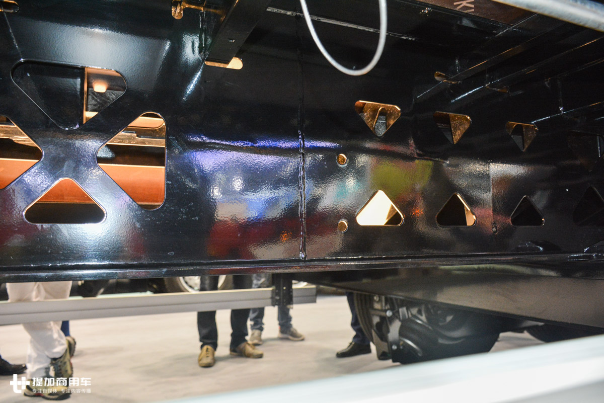 侧帘车自重不到6吨,标配空气悬架和单胎,欧洲与国内挂车区别太大 - 第34张 - 提加商用车网 侧帘车自重不到6吨,标配空气悬架和单胎,欧洲与国内挂车区别太大 - 第34张