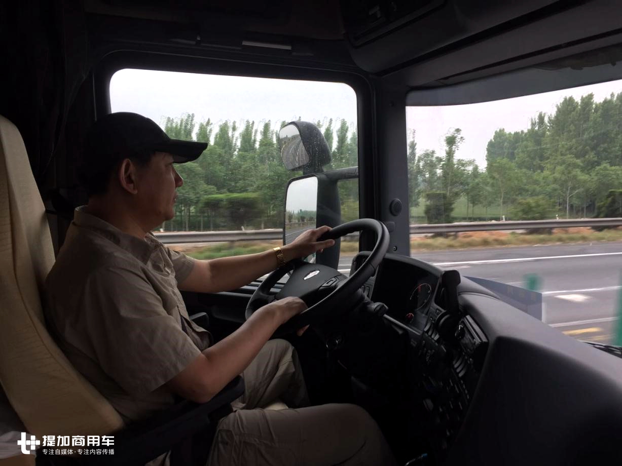 老板真会玩，80万买斯堪尼亚牵引车拖头，不营运只为游山玩水 - 第5张