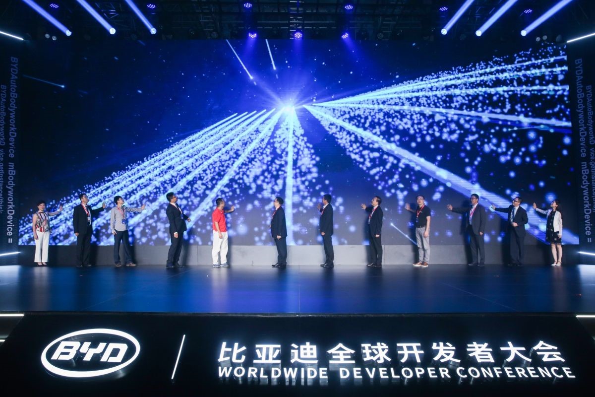 王传福:汽车智能化的关键是开放 中国有机会领跑全球 - 第4张 - 提加商用车网 王传福:汽车智能化的关键是开放 中国有机会领跑全球 - 第4张