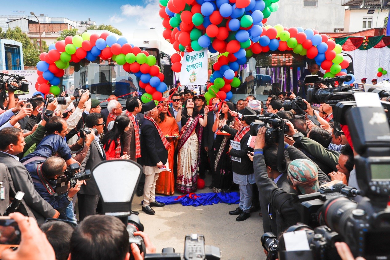 迎接C6“入住”,选用e6为座驾,尼泊尔总理:我就是比亚迪的代言人! - 第3张 - 提加商用车网 迎接C6“入住”,选用e6为座驾,尼泊尔总理:我就是比亚迪的代言人! - 第3张