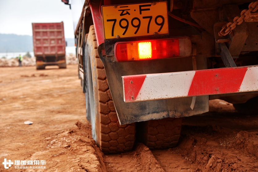 460马力,2300大扭矩不惧泥泞陷坑,云南试驾欧曼GTL重载自卸车 - 第7张 - 提加商用车网 460马力,2300大扭矩不惧泥泞陷坑,云南试驾欧曼GTL重载自卸车 - 第7张