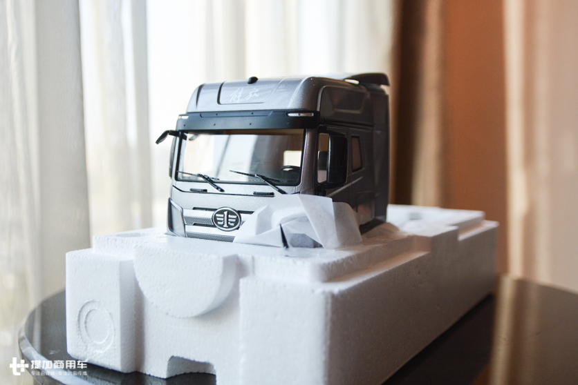 解放J7锌合金车模开箱，网传售价超900元 - 第2张