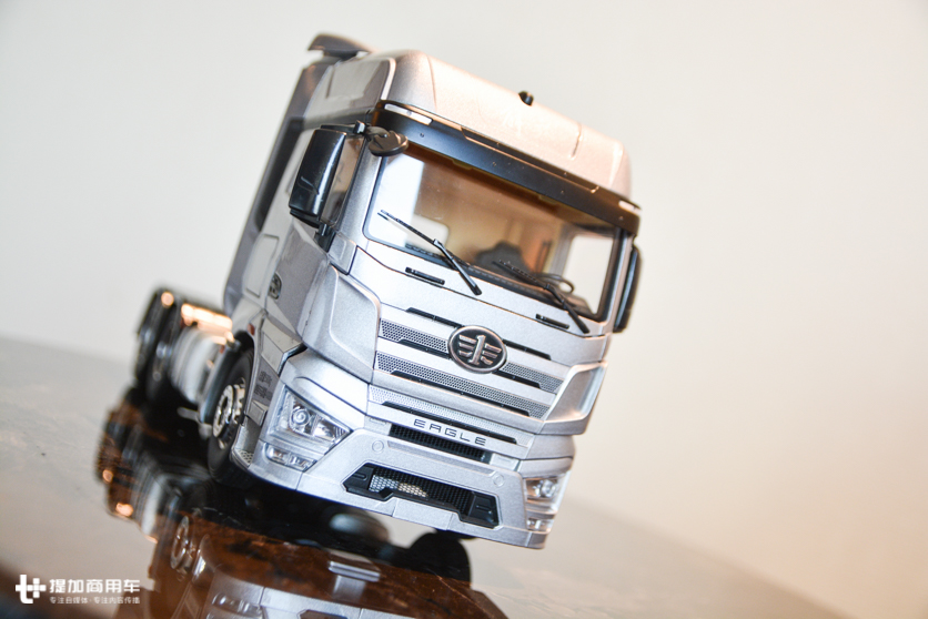 解放J7锌合金车模开箱，网传售价超900元 - 第5张