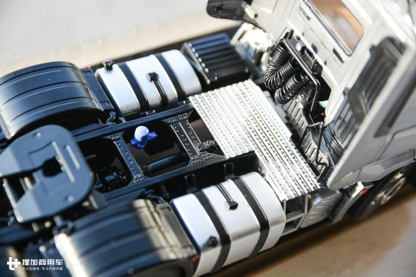 解放J7锌合金车模开箱，网传售价超900元 - 第13张