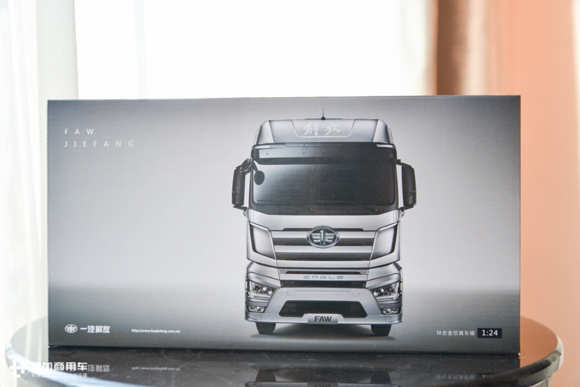 解放J7锌合金车模开箱，网传售价超900元 - 第1张