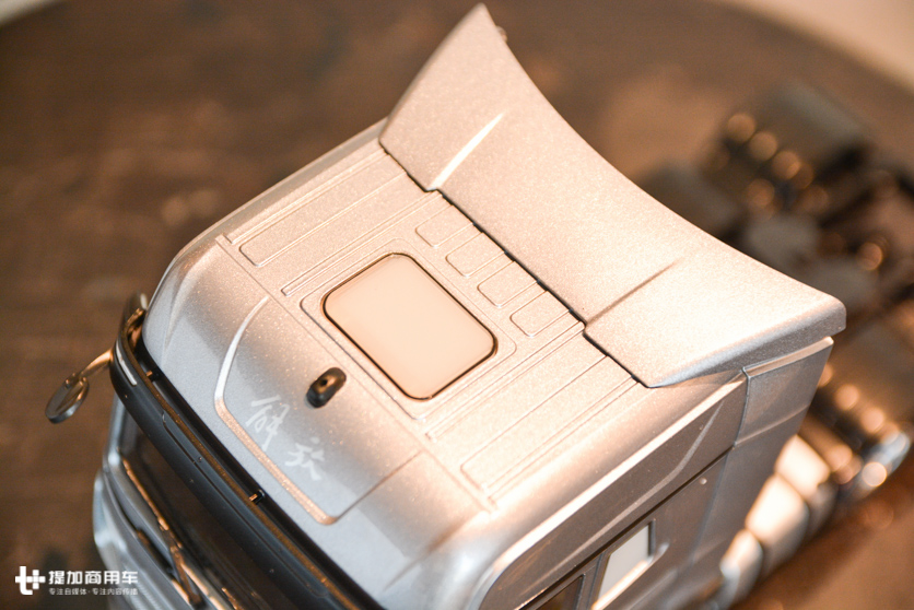 解放J7锌合金车模开箱，网传售价超900元 - 第7张