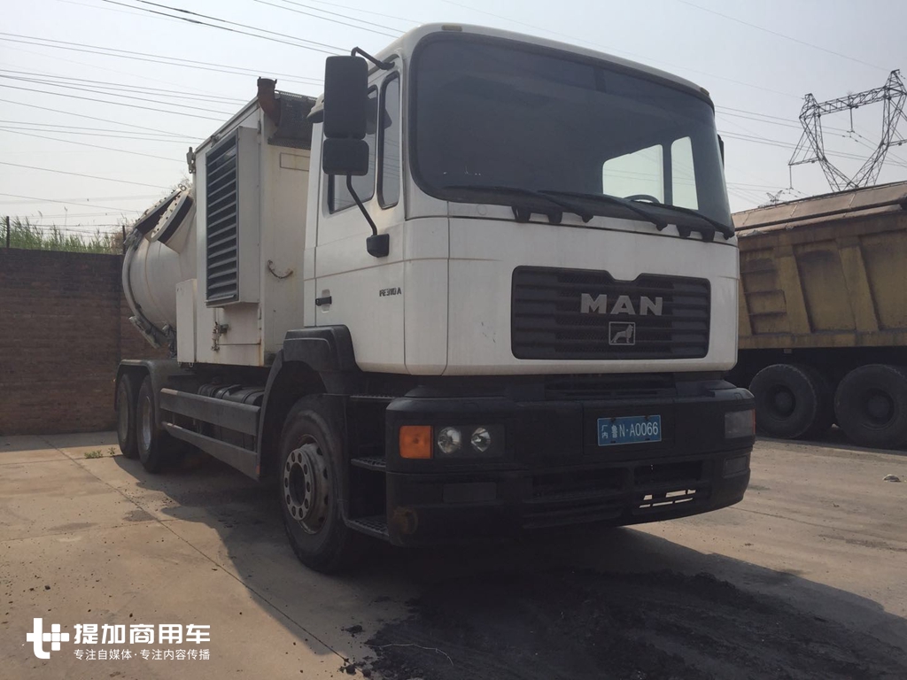 德龙F2000的原型车，17年车龄仍在服役，德国曼恩FE底盘卡车实拍 - 第1张