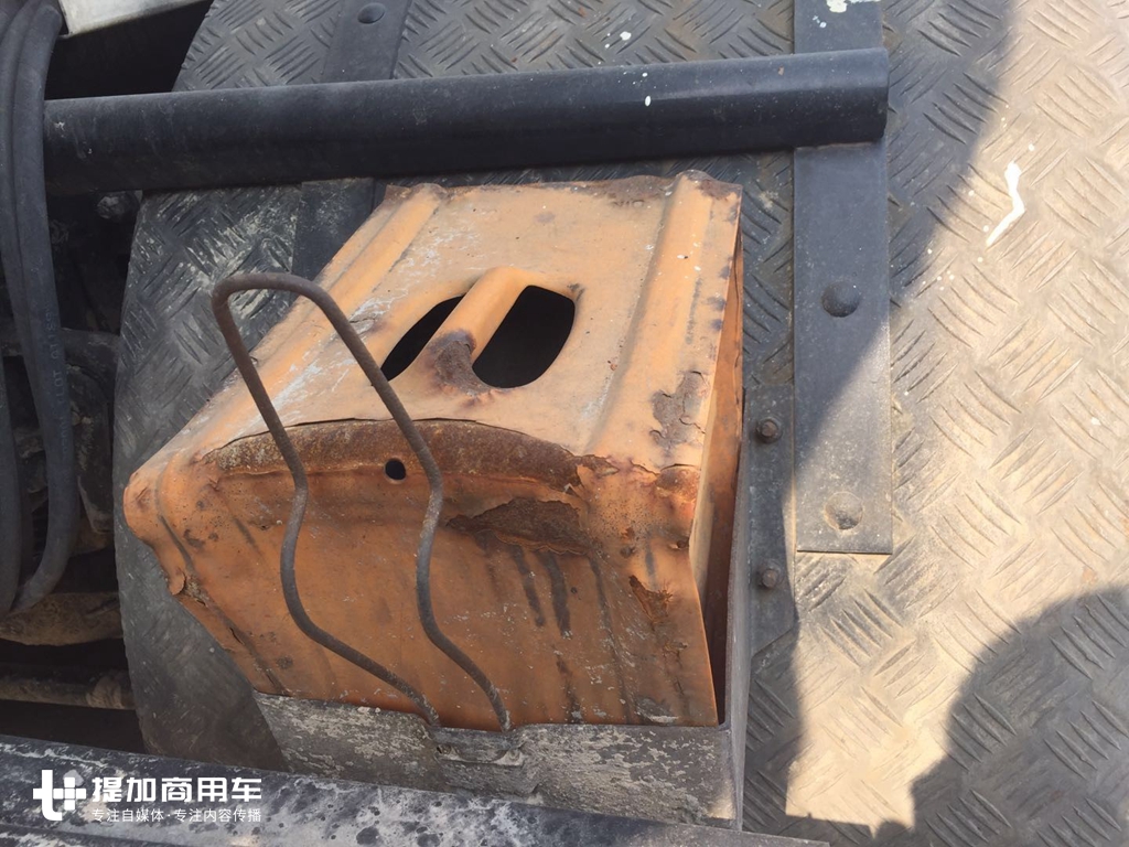 德龙F2000的原型车，17年车龄仍在服役，德国曼恩FE底盘卡车实拍 - 第12张