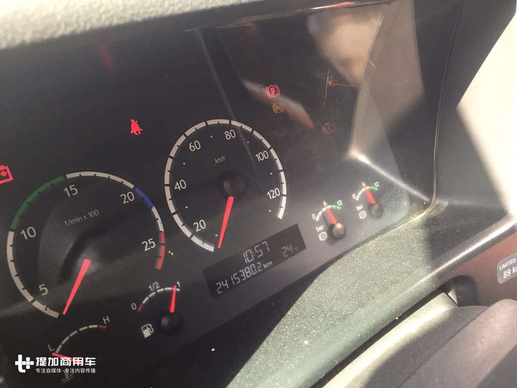 10年运营超240万公里，发动机性能依然如初，还是手动挡的斯堪尼亚卡车实拍 - 第4张