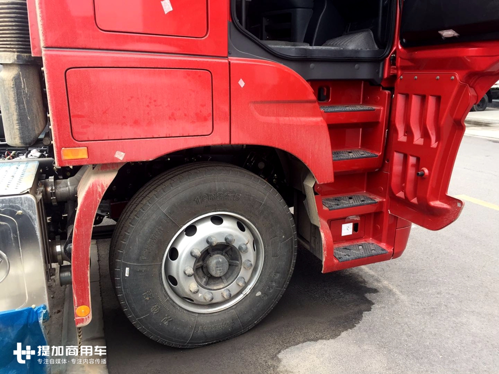 载货车也流行平地板驾驶室?欧曼EST前四后八载货车底盘实拍 - 第5张 - 提加商用车网 载货车也流行平地板驾驶室?欧曼EST前四后八载货车底盘实拍 - 第5张