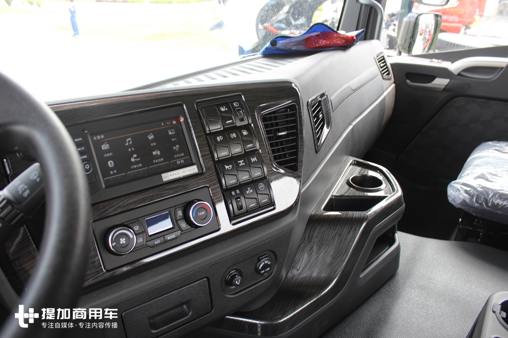 平顶驾驶室，配置不比牵引车差！解放JH6高端自卸车新品首曝光 - 第7张