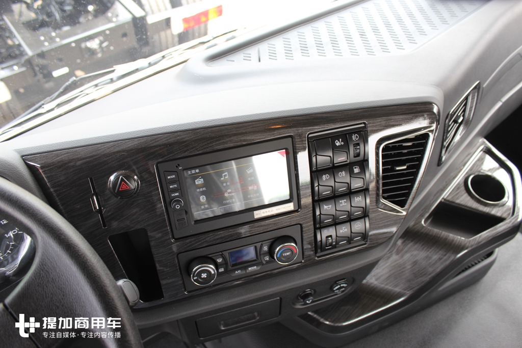 平顶驾驶室，配置不比牵引车差！解放JH6高端自卸车新品首曝光 - 第8张