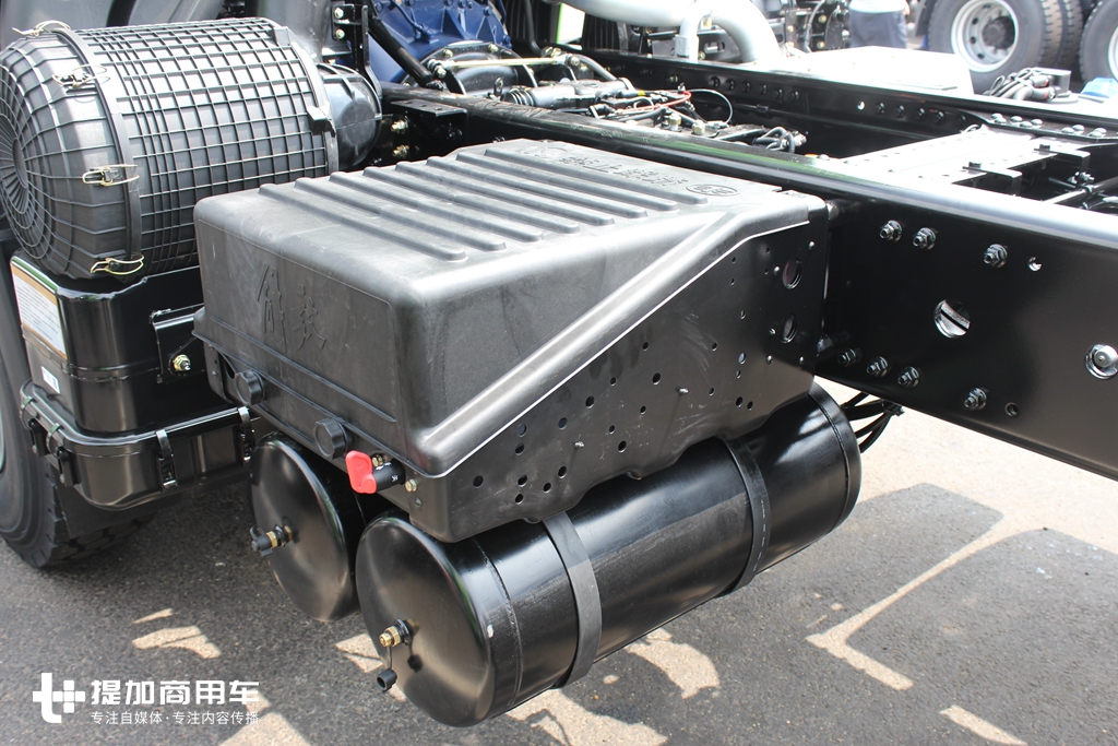 平顶驾驶室，配置不比牵引车差！解放JH6高端自卸车新品首曝光 - 第16张