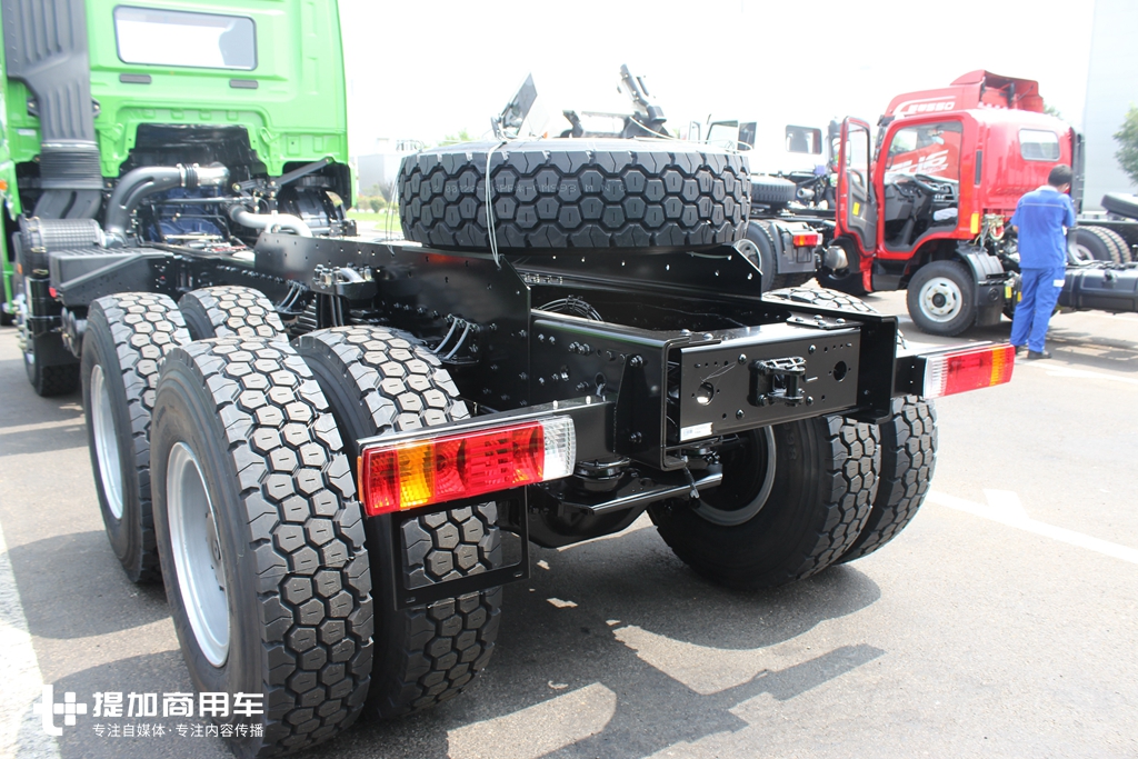 平顶驾驶室，配置不比牵引车差！解放JH6高端自卸车新品首曝光 - 第17张