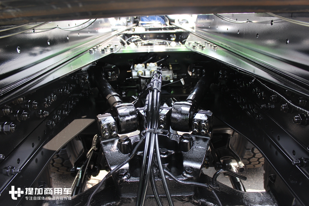 平顶驾驶室，配置不比牵引车差！解放JH6高端自卸车新品首曝光 - 第20张