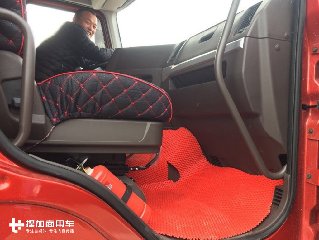 长头卡车国内少见？这个货运领域很常见，拉砂石料的乘龙T5长头卡车实拍 - 第8张