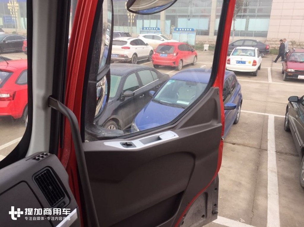 长头卡车国内少见？这个货运领域很常见，拉砂石料的乘龙T5长头卡车实拍 - 第9张