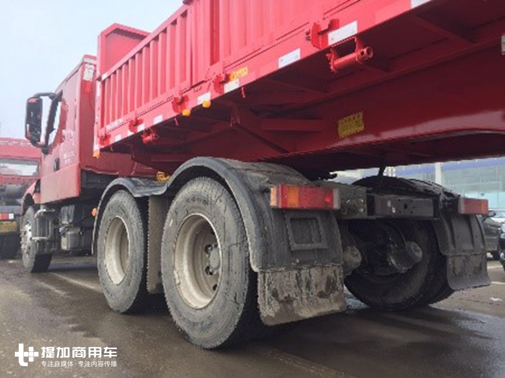 长头卡车国内少见？这个货运领域很常见，拉砂石料的乘龙T5长头卡车实拍 - 第17张