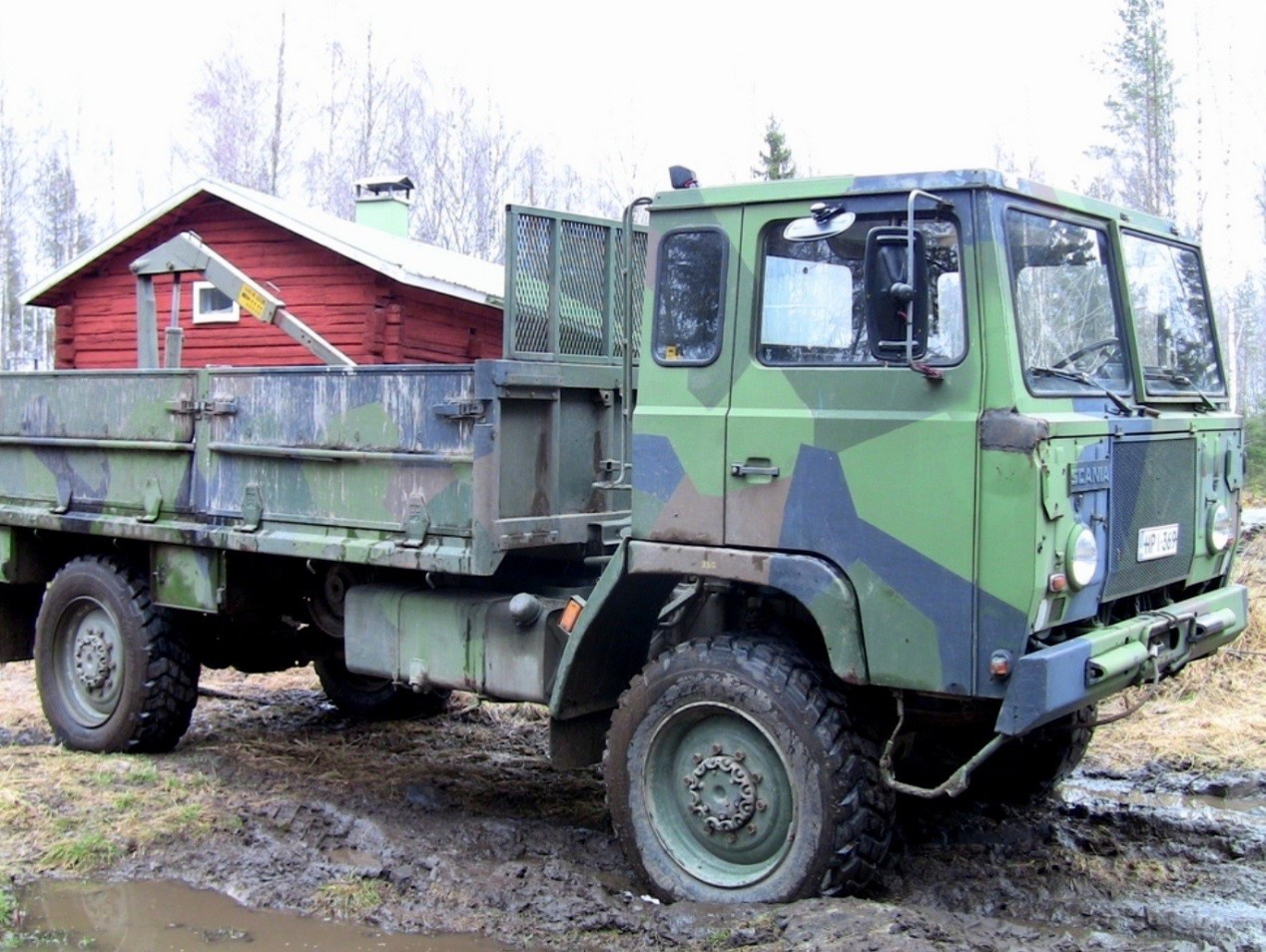 过半米垂直台阶，一米深坑如履平地？超强的斯堪尼亚1系军车科普 - 第2张