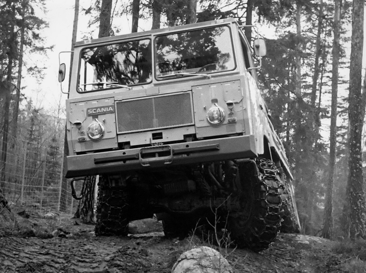 过半米垂直台阶，一米深坑如履平地？超强的斯堪尼亚1系军车科普 - 第3张