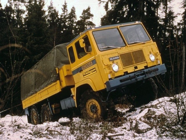 过半米垂直台阶，一米深坑如履平地？超强的斯堪尼亚1系军车科普 - 第4张