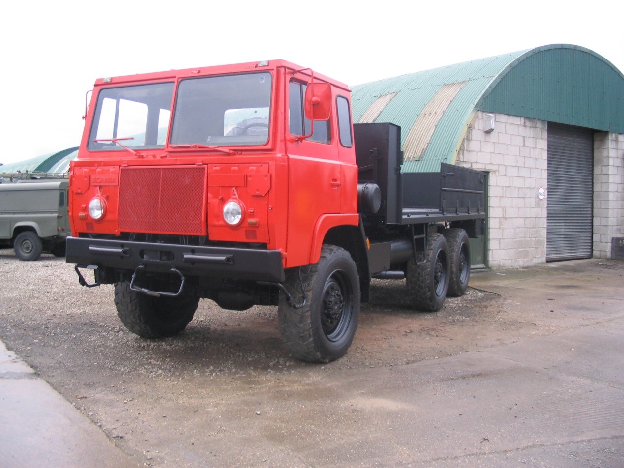 过半米垂直台阶，一米深坑如履平地？超强的斯堪尼亚1系军车科普 - 第7张