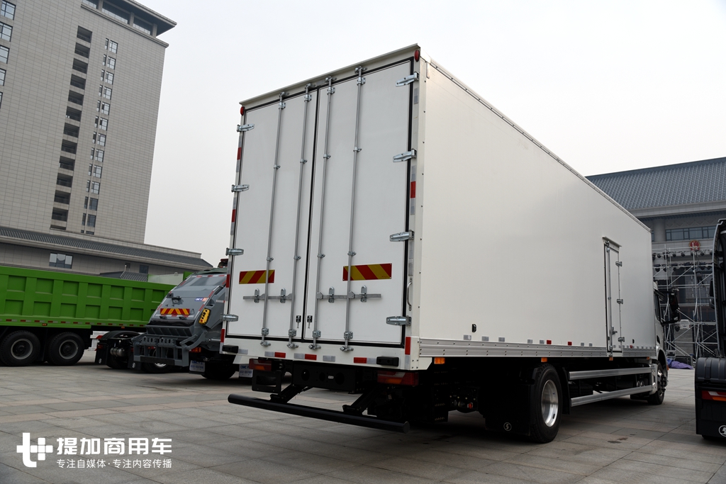 660马力国产最大马力牵引车亮相,陕汽重卡2019重磅车型抢先看 - 第8张 - 提加商用车网 660马力国产最大马力牵引车亮相,陕汽重卡2019重磅车型抢先看 - 第8张