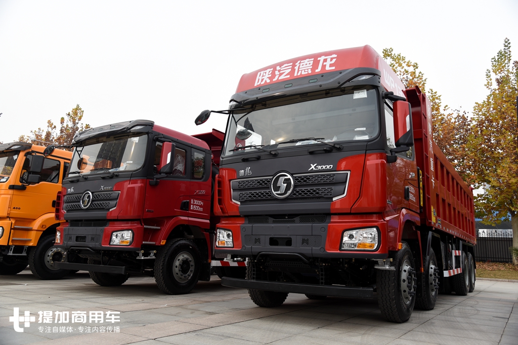 550马力的自卸车采用和大件牵引车一样的x3000高顶驾驶室