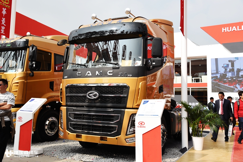 欧六车型交付海外用户,华菱星马于上海宝马展正式发布H9低地板牵引车 - 第3张 - 提加商用车网 欧六车型交付海外用户,华菱星马于上海宝马展正式发布H9低地板牵引车 - 第3张