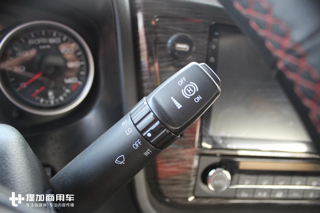 外观比J7还好看，配置也不输J7，带您见识青岛解放JH6纪念版车型 - 第22张