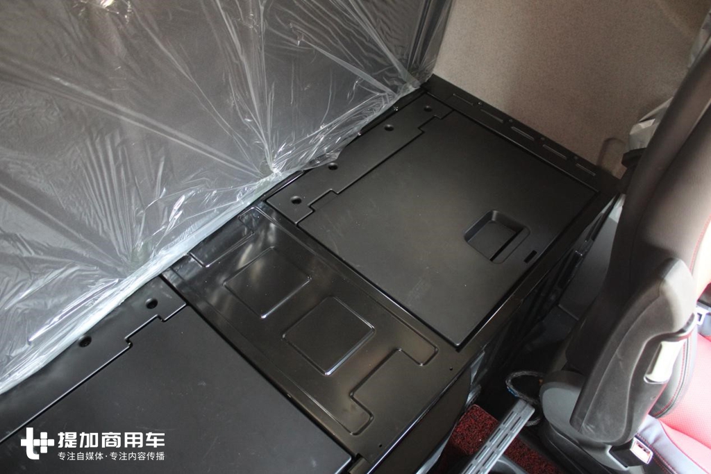 外观比J7还好看，配置也不输J7，带您见识青岛解放JH6纪念版车型 - 第24张