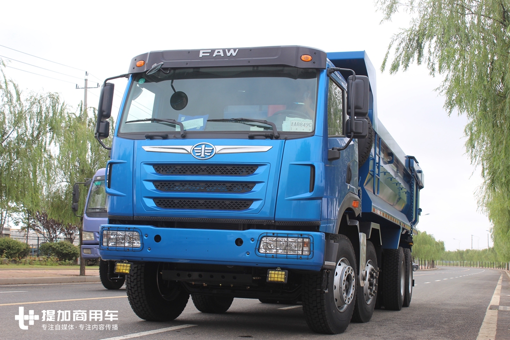 重汽在青岛的卡车改装厂探秘,一堆国产卡车的出口车型,让人眼花缭乱 - 第2张 - 提加商用车网 重汽在青岛的卡车改装厂探秘,一堆国产卡车的出口车型,让人眼花缭乱 - 第2张