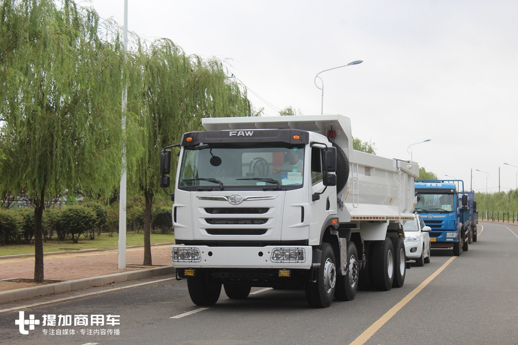 重汽在青岛的卡车改装厂探秘,一堆国产卡车的出口车型,让人眼花缭乱 - 第3张 - 提加商用车网 重汽在青岛的卡车改装厂探秘,一堆国产卡车的出口车型,让人眼花缭乱 - 第3张