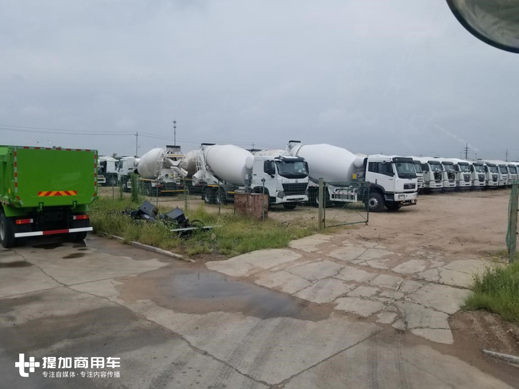 重汽在青岛的卡车改装厂探秘,一堆国产卡车的出口车型,让人眼花缭乱 - 第6张 - 提加商用车网 重汽在青岛的卡车改装厂探秘,一堆国产卡车的出口车型,让人眼花缭乱 - 第6张