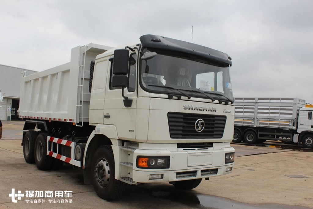 重汽在青岛的卡车改装厂探秘,一堆国产卡车的出口车型,让人眼花缭乱 - 第8张 - 提加商用车网 重汽在青岛的卡车改装厂探秘,一堆国产卡车的出口车型,让人眼花缭乱 - 第8张