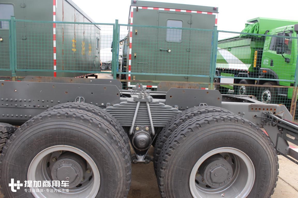 重汽在青岛的卡车改装厂探秘,一堆国产卡车的出口车型,让人眼花缭乱 - 第23张 - 提加商用车网 重汽在青岛的卡车改装厂探秘,一堆国产卡车的出口车型,让人眼花缭乱 - 第23张