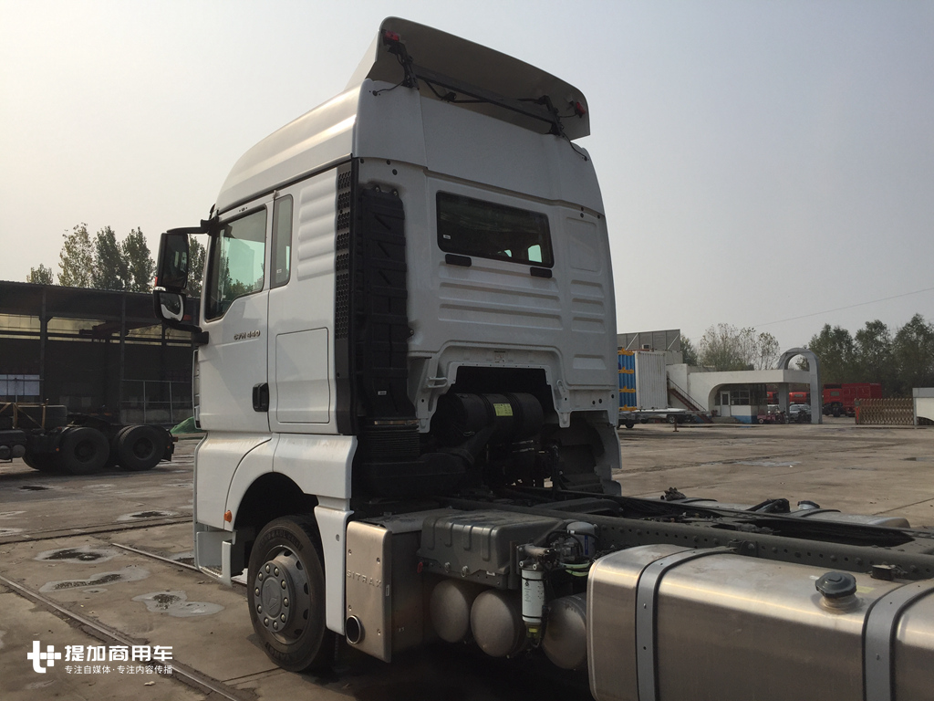底盘低到可以“贴地飞行”,还可以挂两节车厢,这款汕德卡载货车牛X了! - 第4张 - 提加商用车网 底盘低到可以“贴地飞行”,还可以挂两节车厢,这款汕德卡载货车牛X了! - 第4张